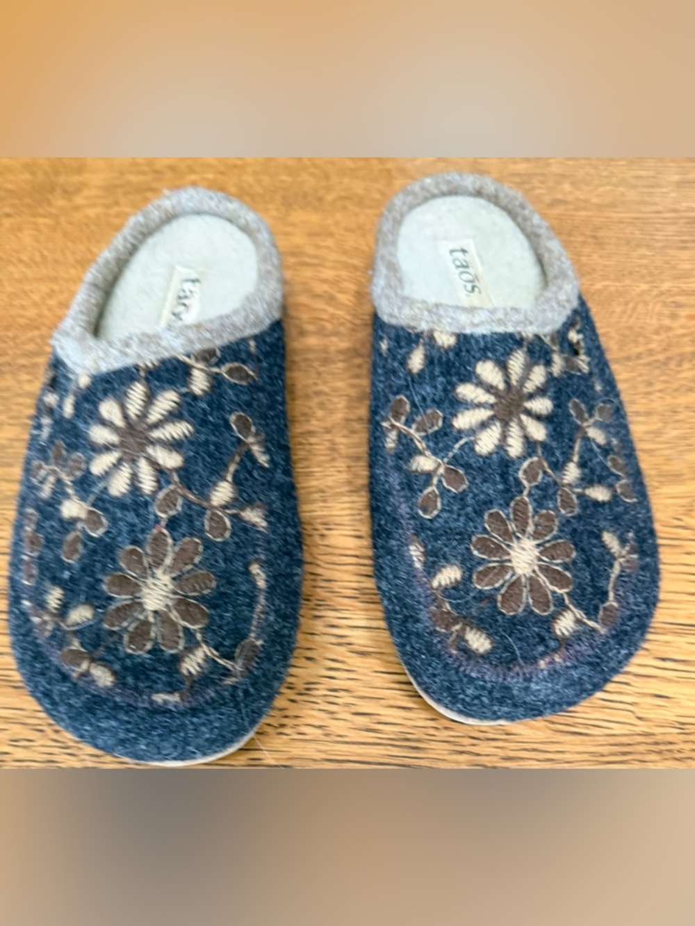 TAOS Slip on Wool Clogs Mules 39, 8-8.5 Grey with Oatmeal trim and Footbed Comfy